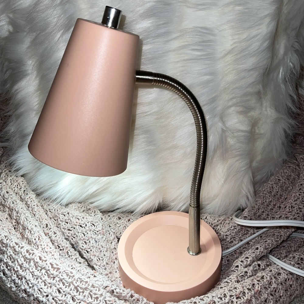 Blush desk lamp